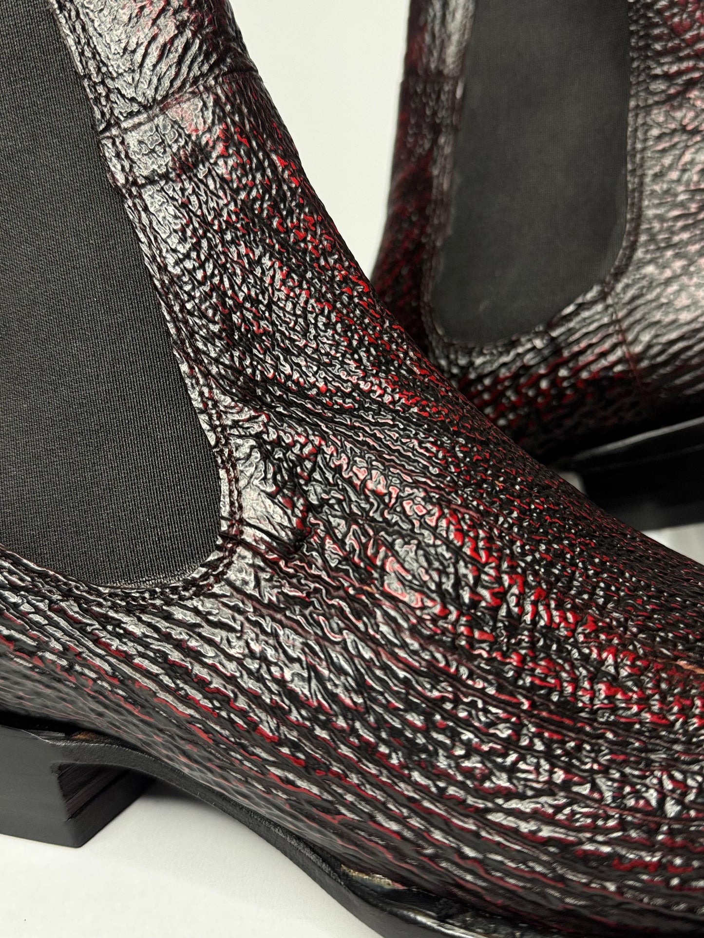 Bota Chelsea tiburón Black Cherry