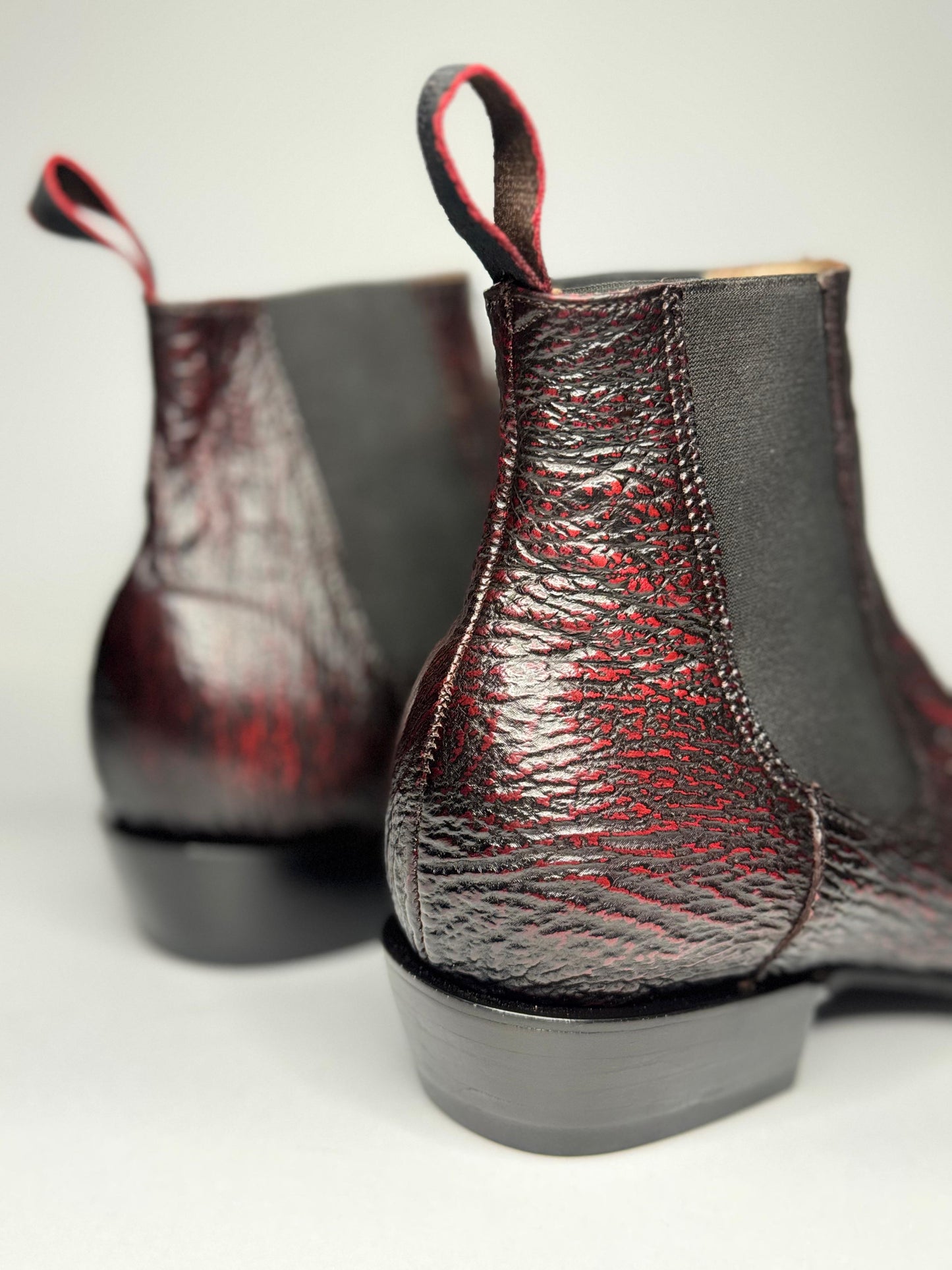 Bota Chelsea tiburón Black Cherry