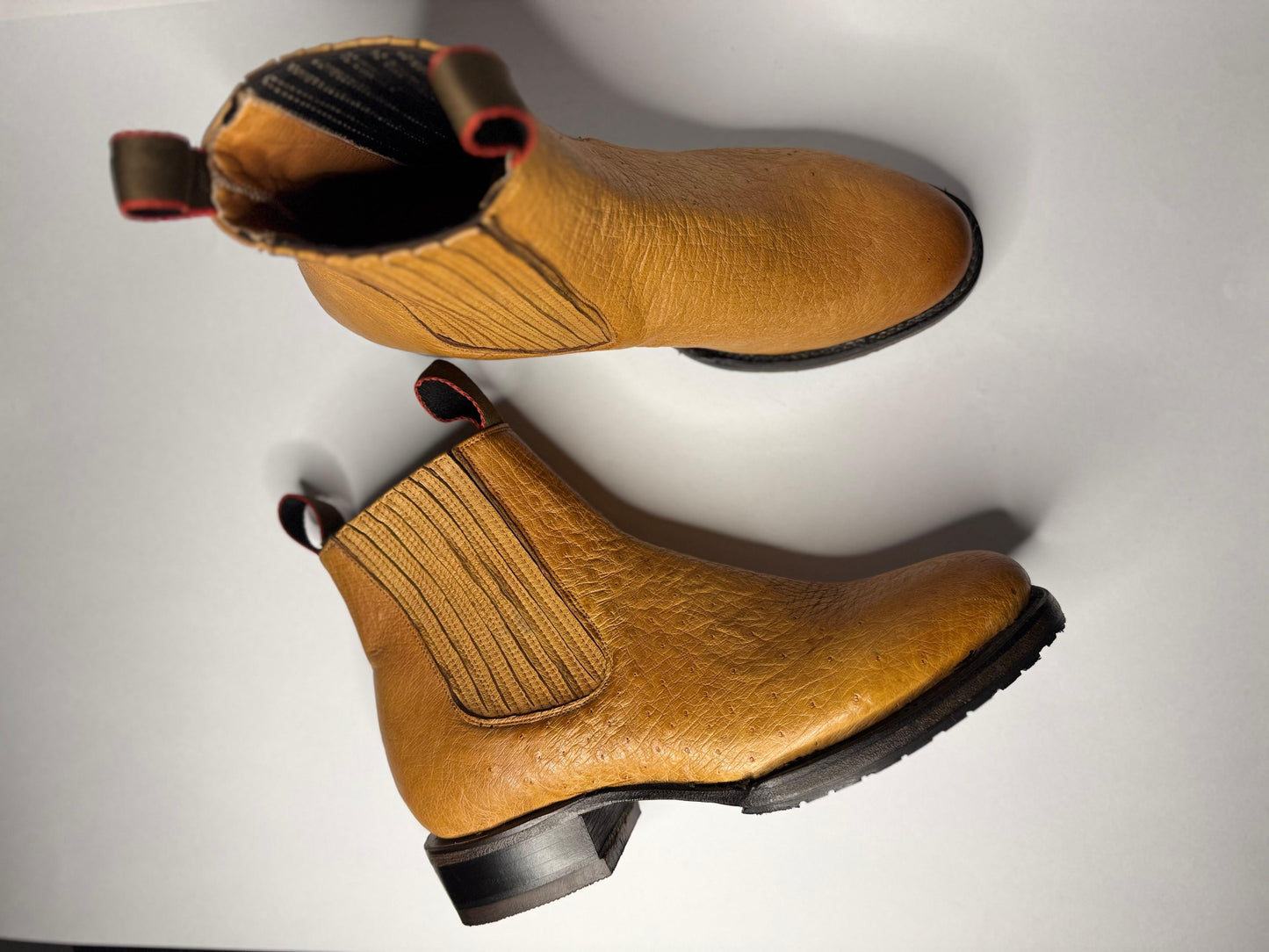Bota Chelsea avestruz Mantequilla
