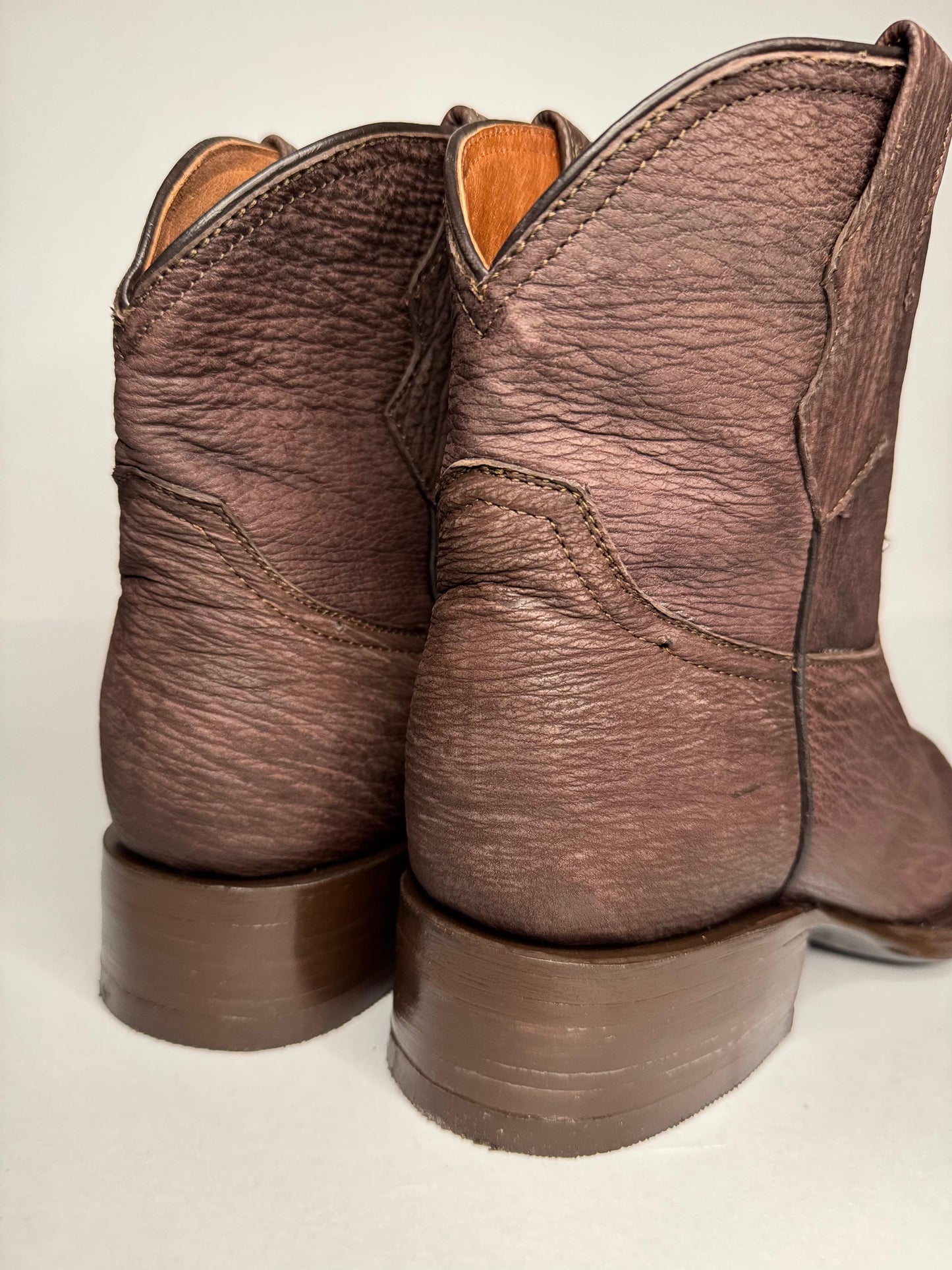 Bota Vaquera tubo corto Oval tiburón Chocolate Nobuck