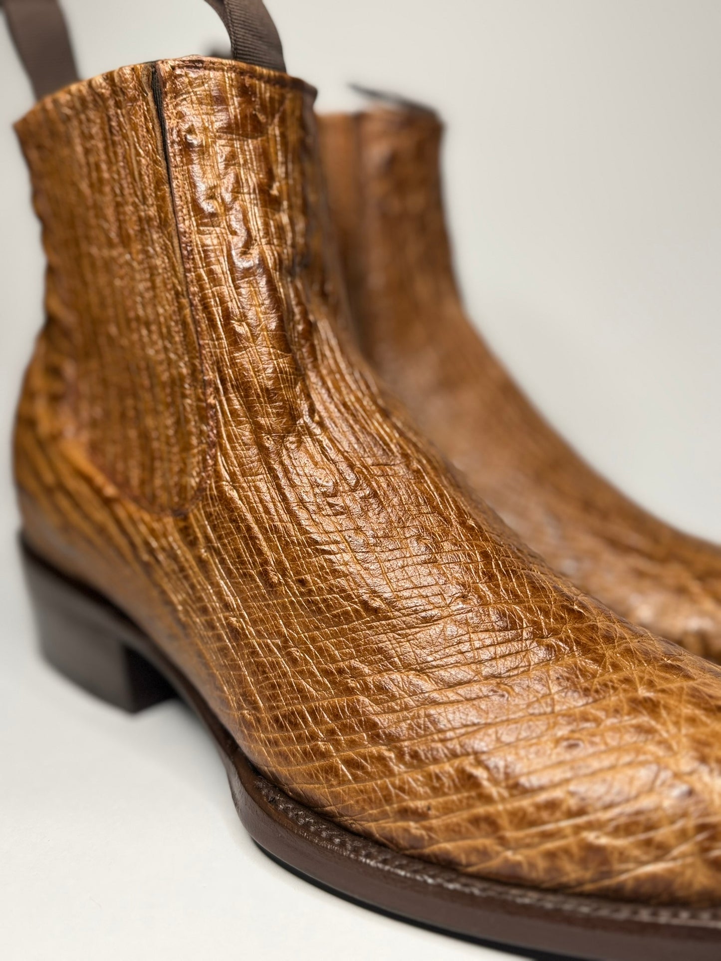 Bota Chelsea Avestruz Cognac