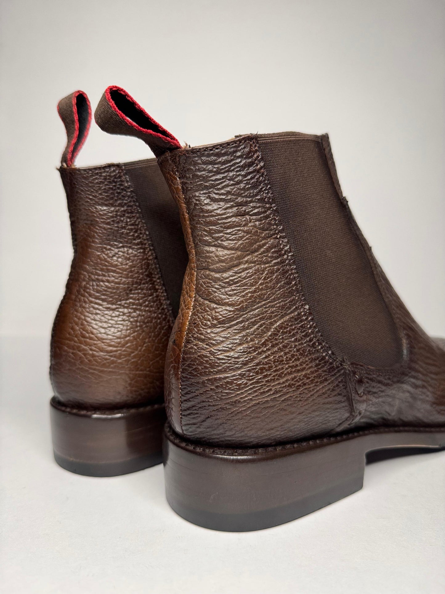 Bota Chelsea tiburón Chocolate
