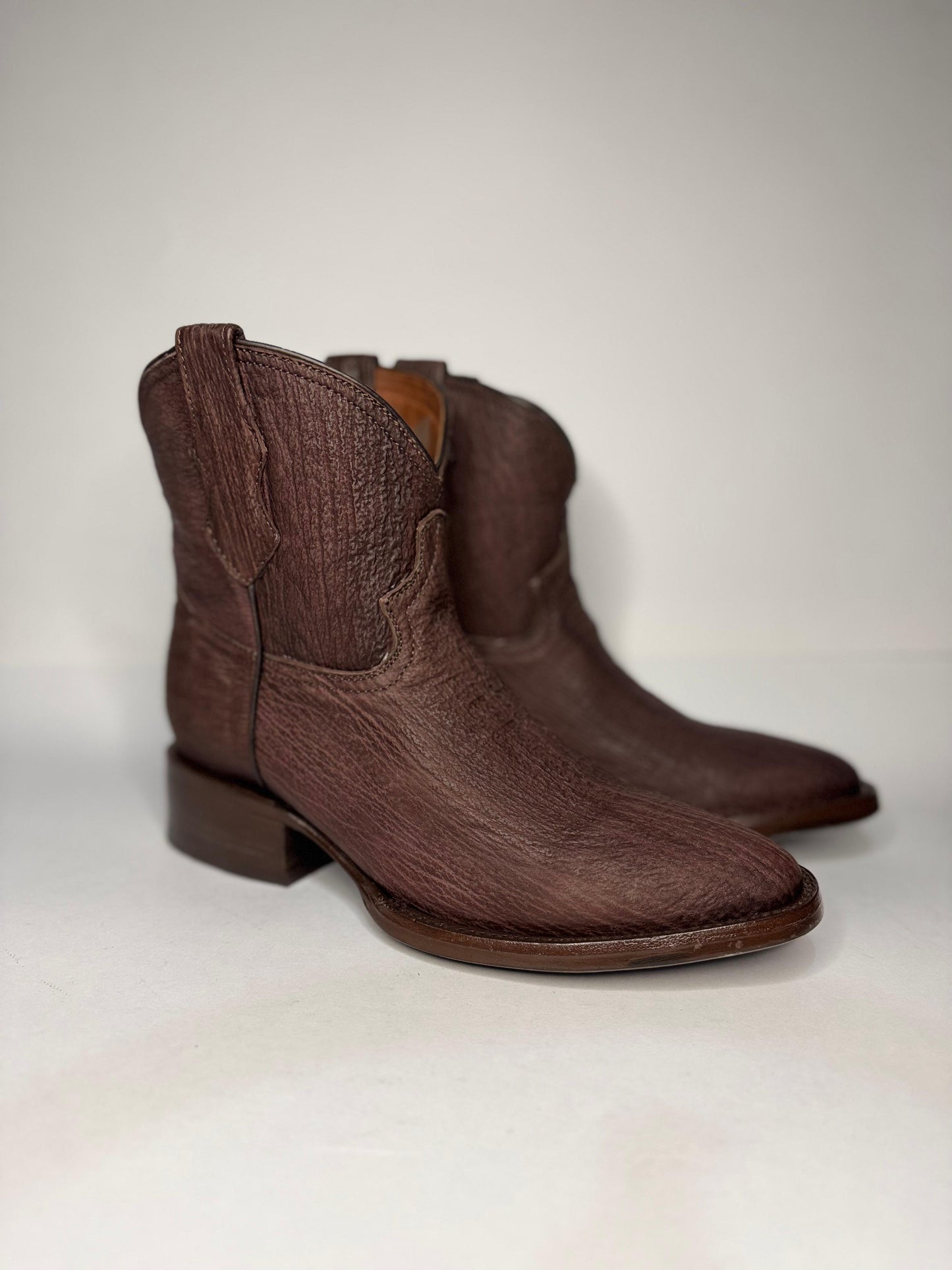 Bota Vaquera tubo corto Oval tiburón Chocolate Nobuck