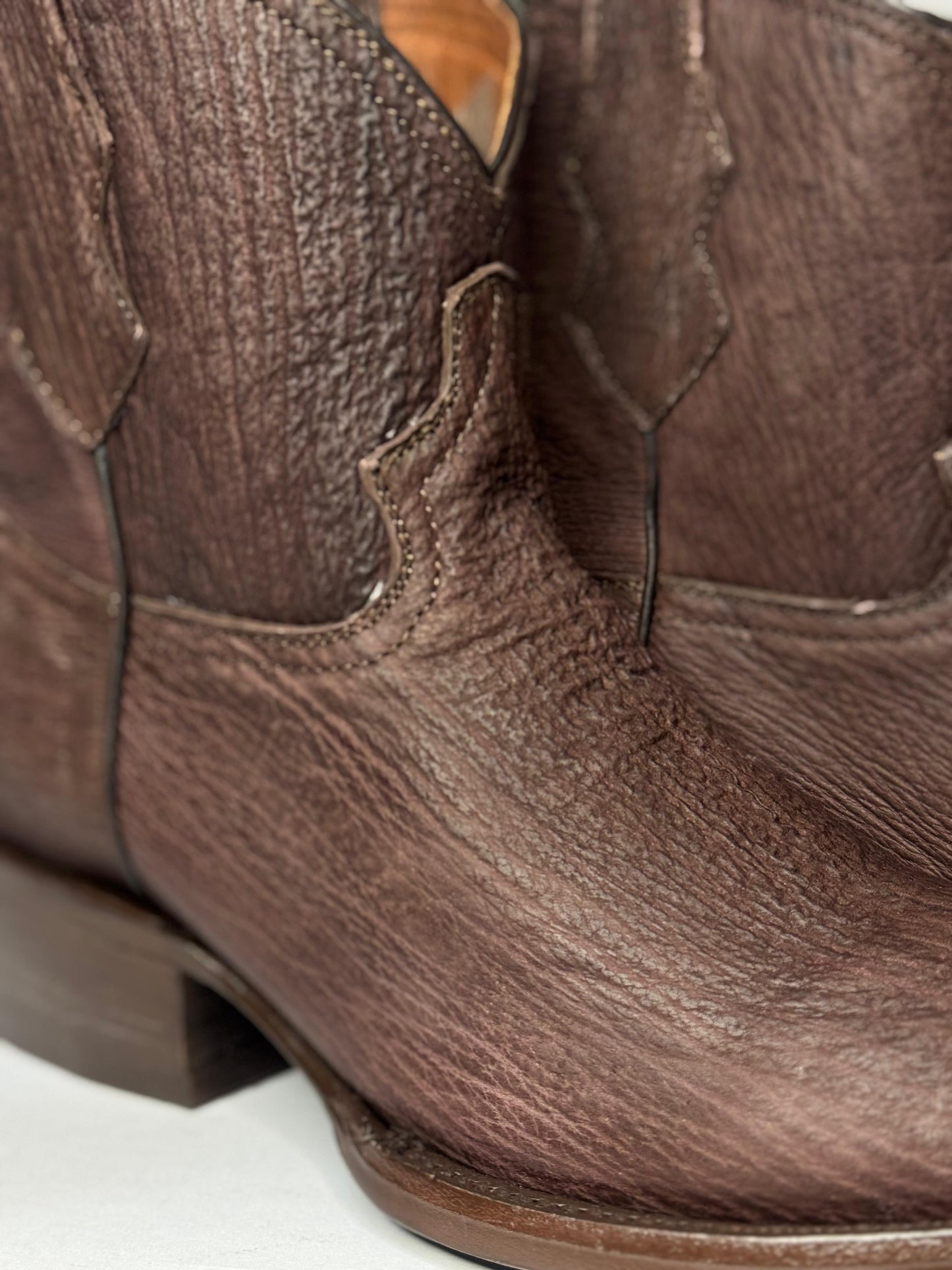 Bota Vaquera tubo corto Oval tiburón Chocolate Nobuck
